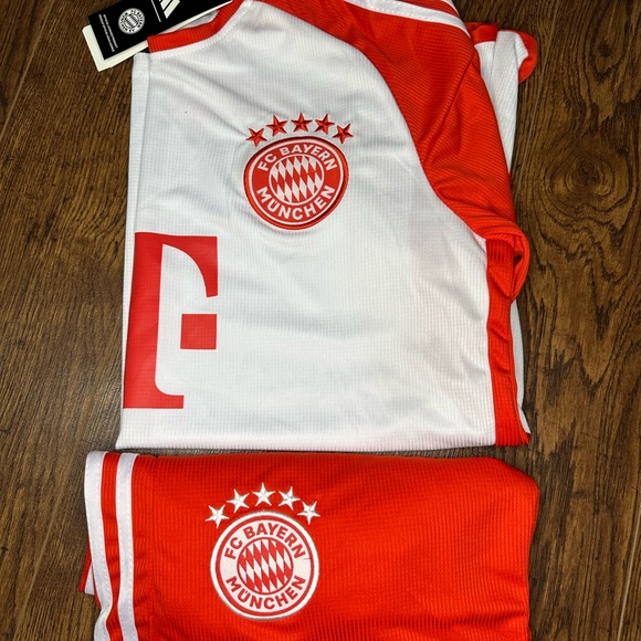 Bayern Munich soccer Jersey Perfect for gift, BRAND NEW size M - Picture 7 of 10